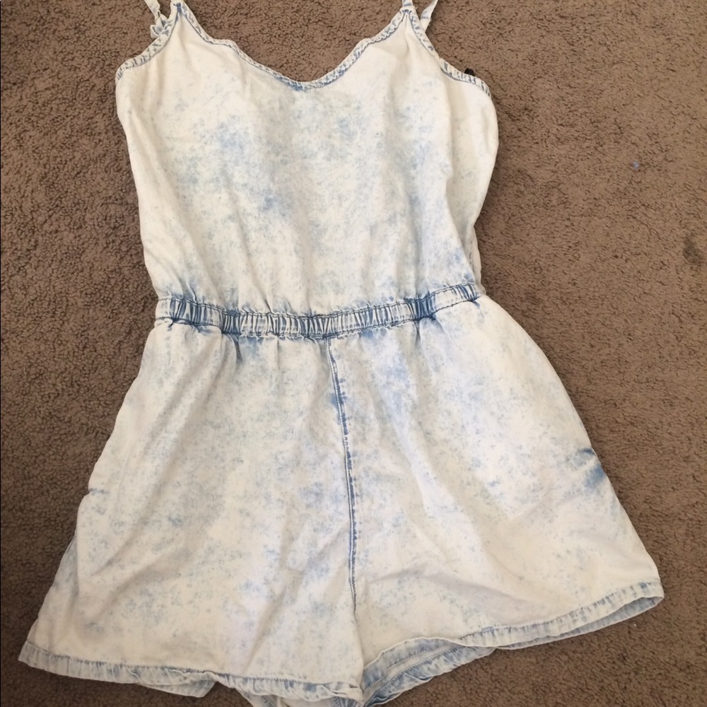 Adorable romper with pockets